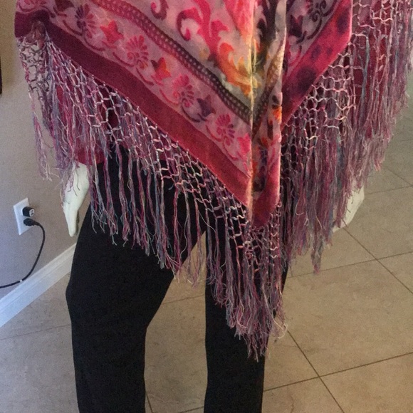 Rayon silk floral Soho handembroided shawl. - Picture 6 of 11